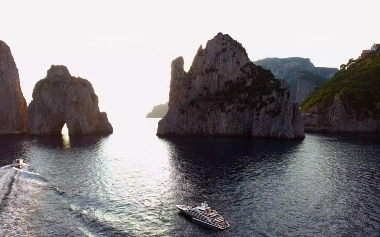 Half day by Boat from Capri