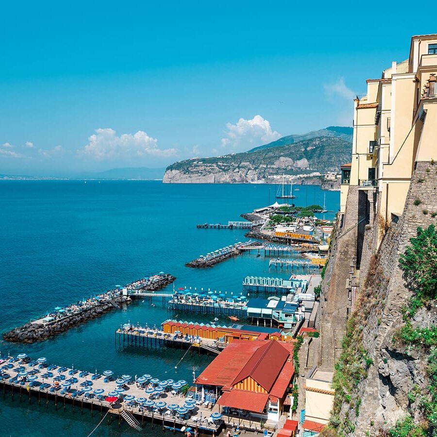 Transfer from Rome to Sorrento with Pompeii stop and guide included